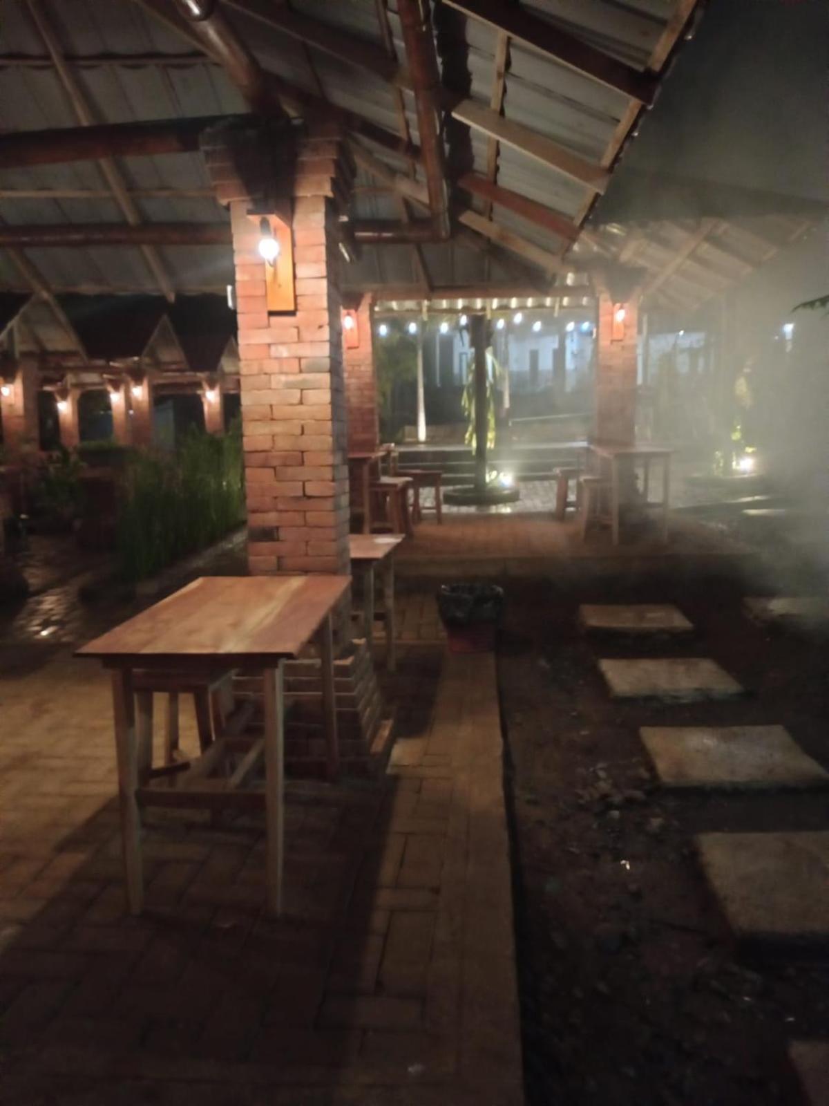 Puri Kahuripan Kediri  Exterior foto